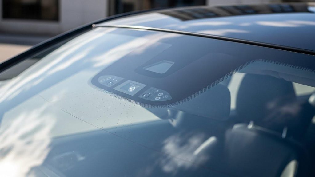 avtostekla s datchikami udobstvo i bezopasnost 1