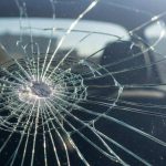 kogda nuzhno menyat stekla avtomobilya i kak sekonomit 1