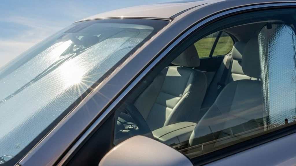 letnie stekla zaschita ot solnca i komfort v salone 1