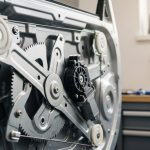 preimuschestva i tipy elektricheskih steklopodemnikov 1