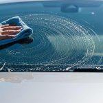 sovety po uhodu za avtomobilnymi steklami sohranite prozrachnost i zaschitu 1