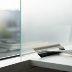 sovety po ustanovke i uhodu za plenkami dlya stekol 1